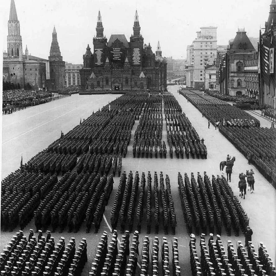 Картинка парад на красной площади 7 ноября 1941 года